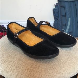 🙌🏻SALE🙌🏻 Black velvet Mary Janes